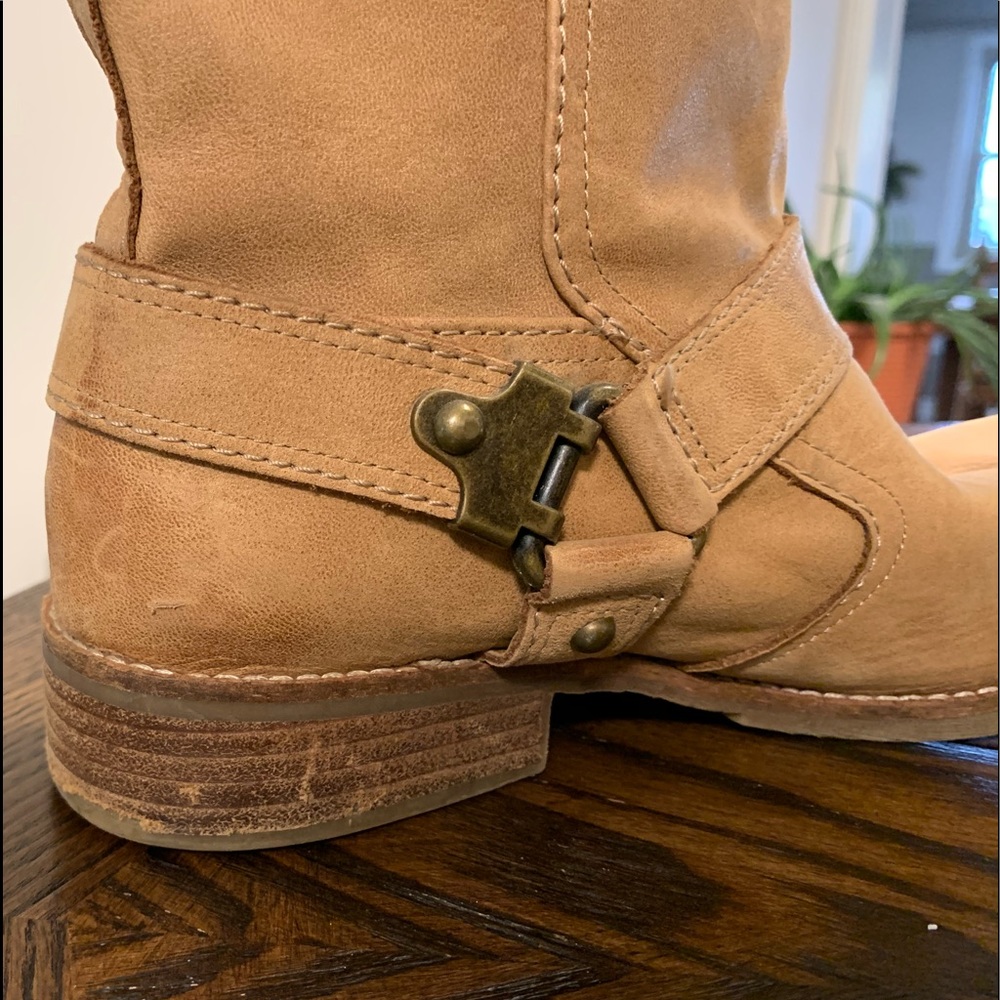Boots - Picture 5 of 7